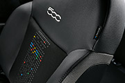 Nieuwe «soft touch» zetels en Silver Matt dashboard met 500-logo  